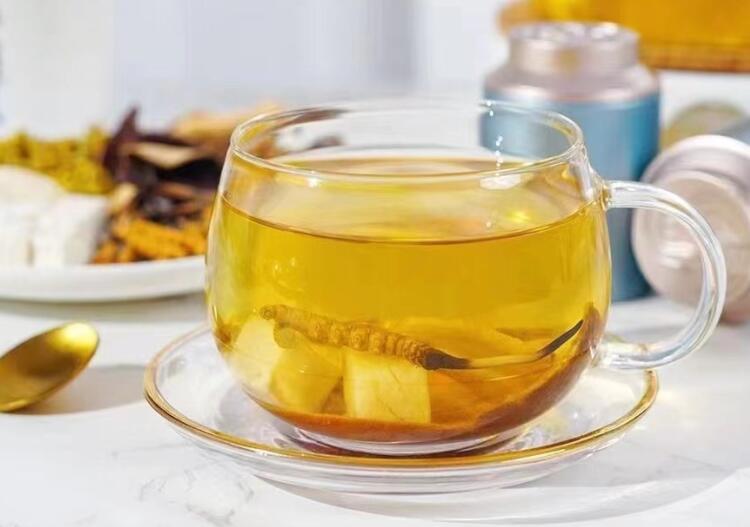 吃冬虫夏草能喝茶吗？