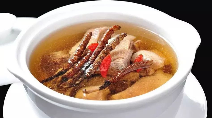 冬虫夏草煲汤的最佳季节，喝对事半功倍