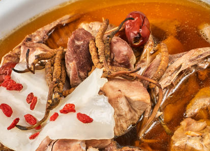 东强堂滋补方：冬虫夏草配西洋参，炖出秋冬好元气